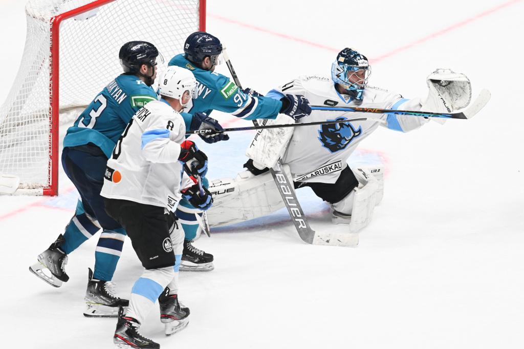 «Леопарды» проиграли минскому «Динамо» на домашнем льду