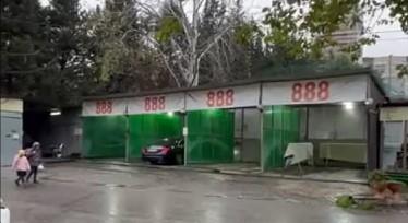 Владелец автомойки в Сочи «по-тихому» сливал стоки в канализацию (видео)