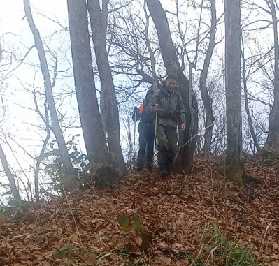 Согревался горелкой, накрывался карематом: спасатели рассказали, как 40-летний мужчина три дня жил в горах Сочи