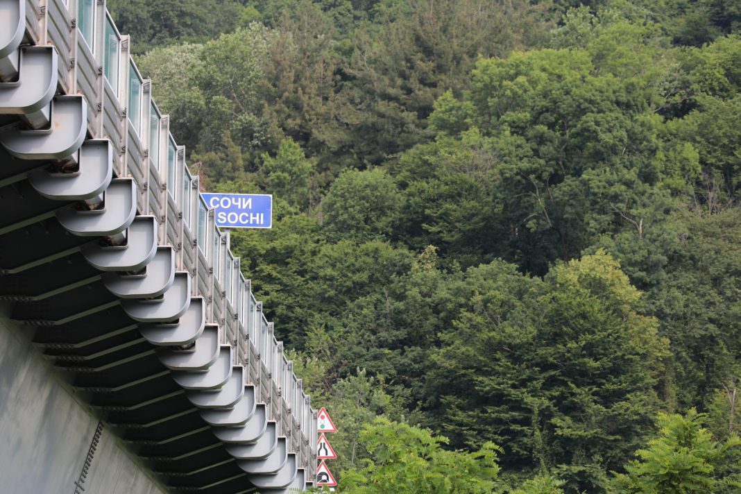 Реверс на трассе А-147 Джубга – Сочи на новогодние каникулы снят