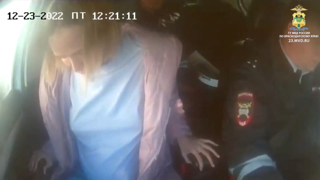 В Сочи инспекторы ГАИ экстренно доставили роженицу в больницу (видео)