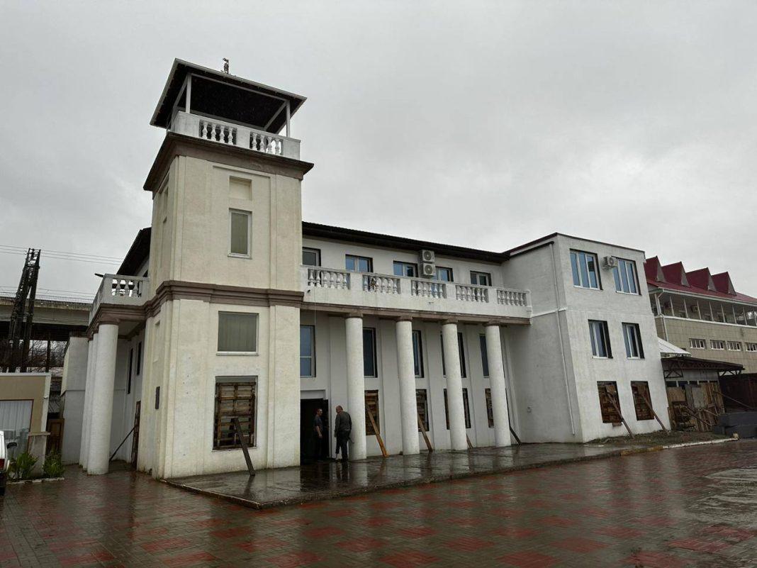 В Сочи в здании морвокзала незаконно продают апартаменты