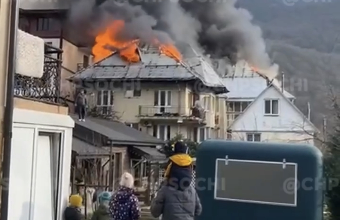 Очередной мощный пожар в Сочи: в Красной Поляне сгорел дом (Видео) -  Городской портал Сочи | Sochi24.tv - Все новости города