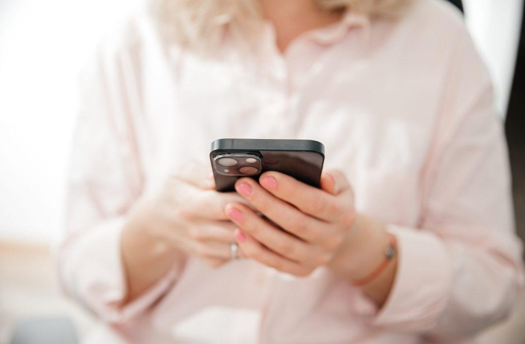 Владельцев iPhone 14 попросили выключить новую функцию