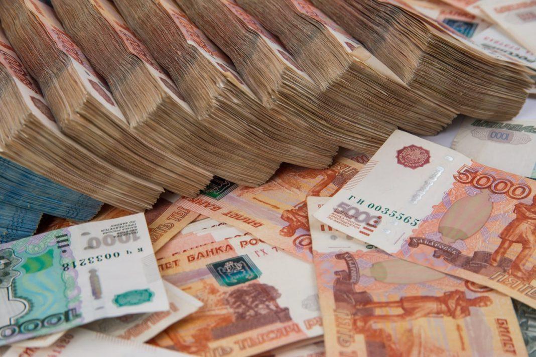 Кому поднимут зарплату в 2023 году? Составлен полный список профессий