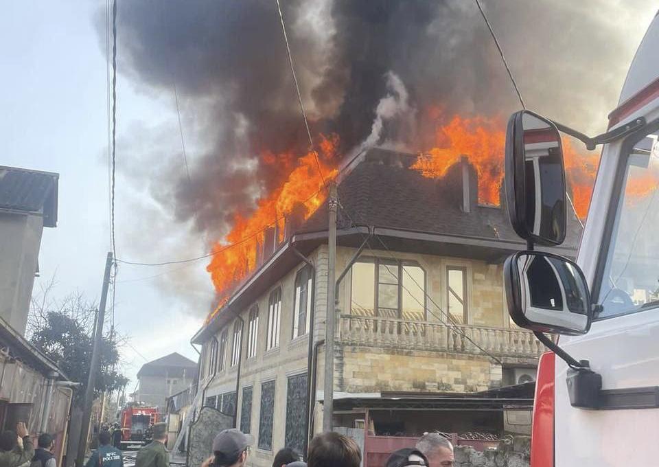 Снова большой пожар в Сочи (Видео)