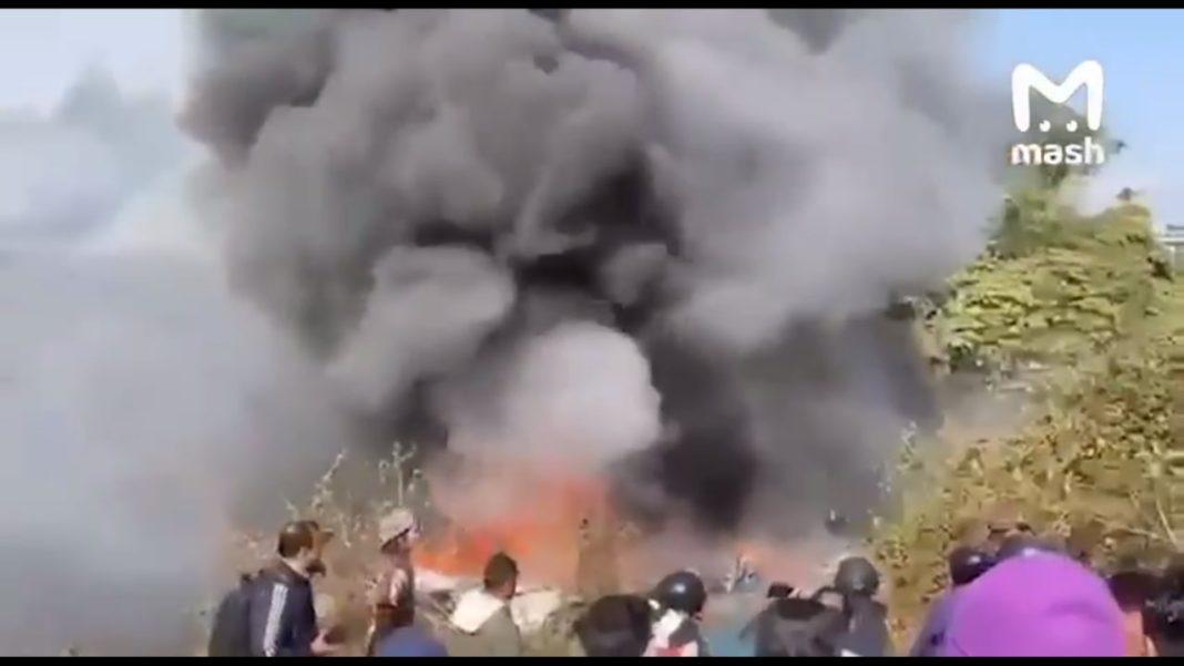 В Непале разбился самолет, на борту было более 70 человек и граждане России тоже (ВИДЕО)