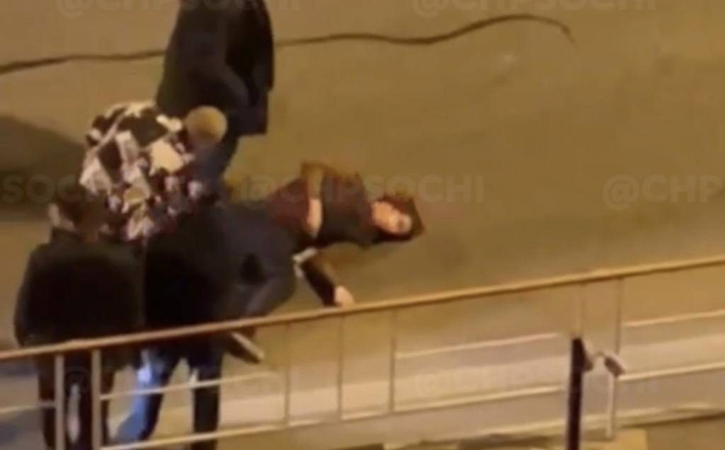 В Сириусе сбили пешехода посреди оживлённой трассы