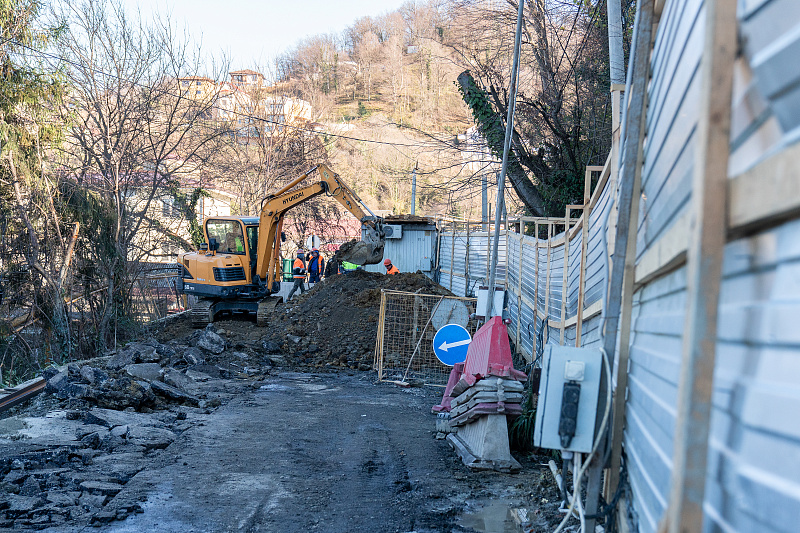 Стало известно, когда закончат аварийно-восстановительные работы на улице Целинной в Сочи