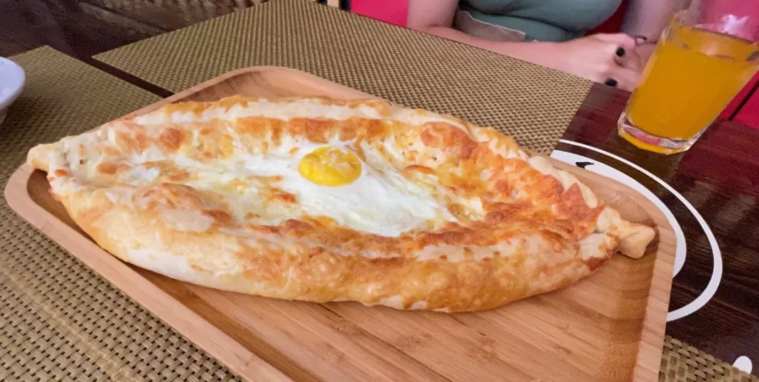 «Лучше готовьте чебуреки»: россиянка не поняла, зачем в Крыму портят вкусные блюда