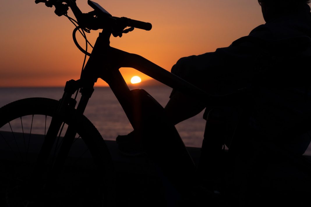 Покатался: в Сочи приезжему грозит до пяти лет тюрьмы за кражу велосипеда из подъезда