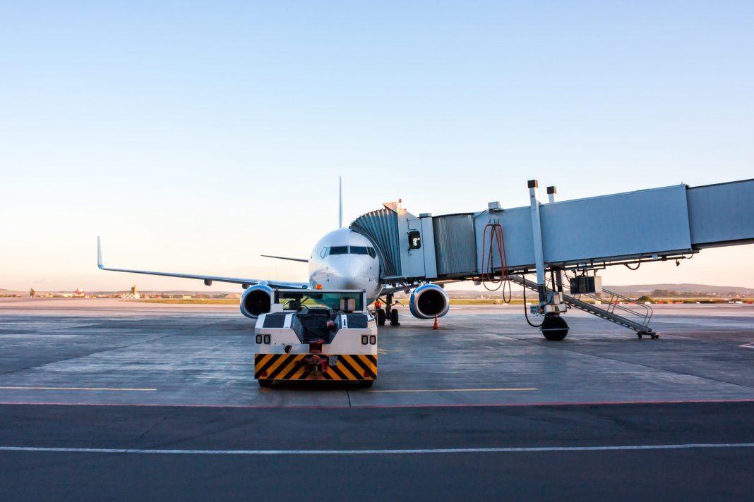 В Сочи у самолета начало течь топливо прямо во время взлета (ВИДЕО)