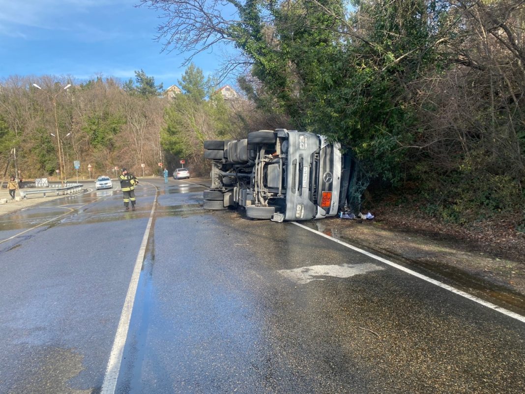 Временно перекрыто движение на трассе А-147 Джубга – Сочи