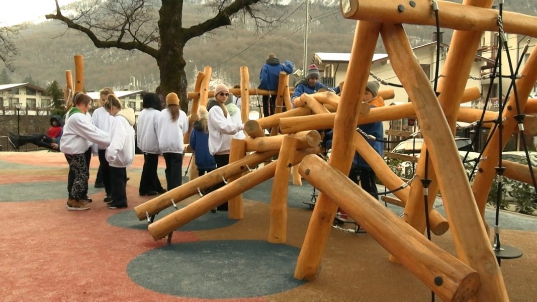 В Сочи открыли новый современный сквер (ВИДЕО)