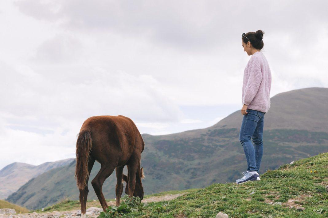 Пытались нарядить в юбку и отправить в храм: россиянка рассказала, почему не вернется в Грузию