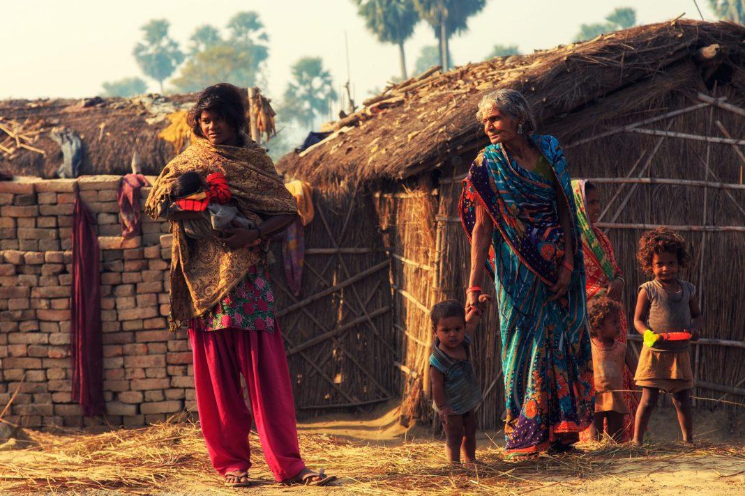 Постеснялся делать это при всех: россиянина шокировал способ выбрасывать мусор в Индии