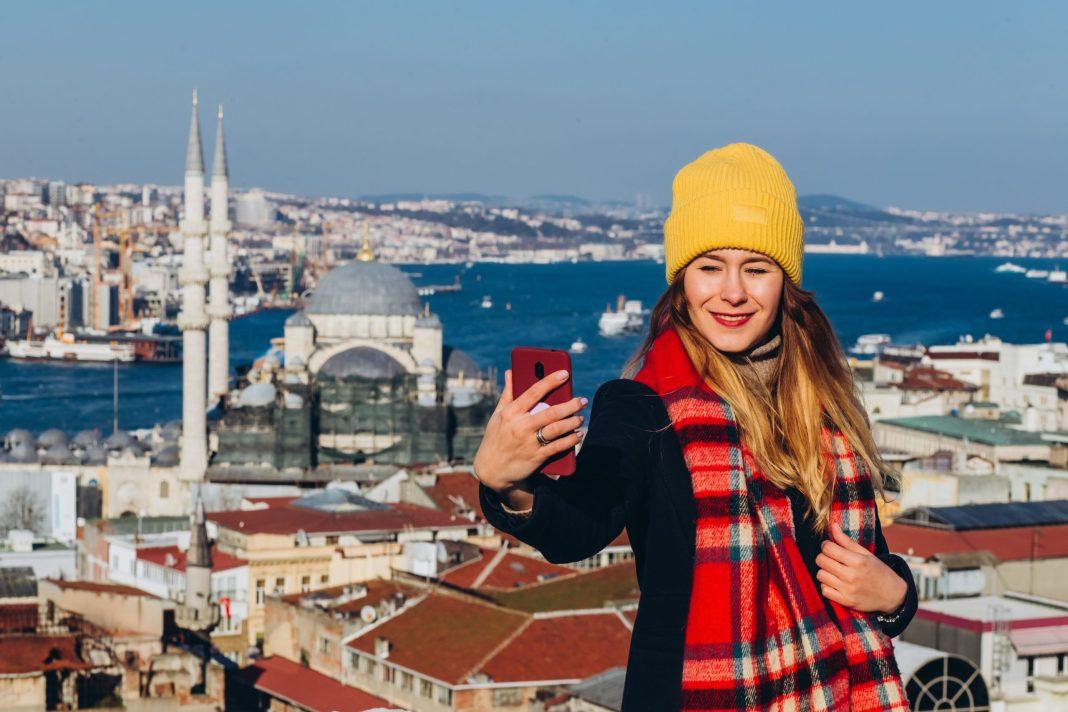 Обокрали, избили и проникли в квартиру: россиянка рассказала, почему не чувствует себя безопасно в Турции