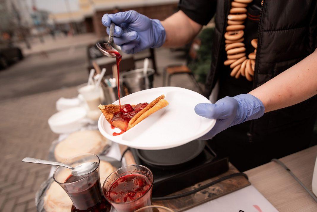 Где блины — тут и мы: в Сочи можно бесплатно отведать главное блюдо Масленицы