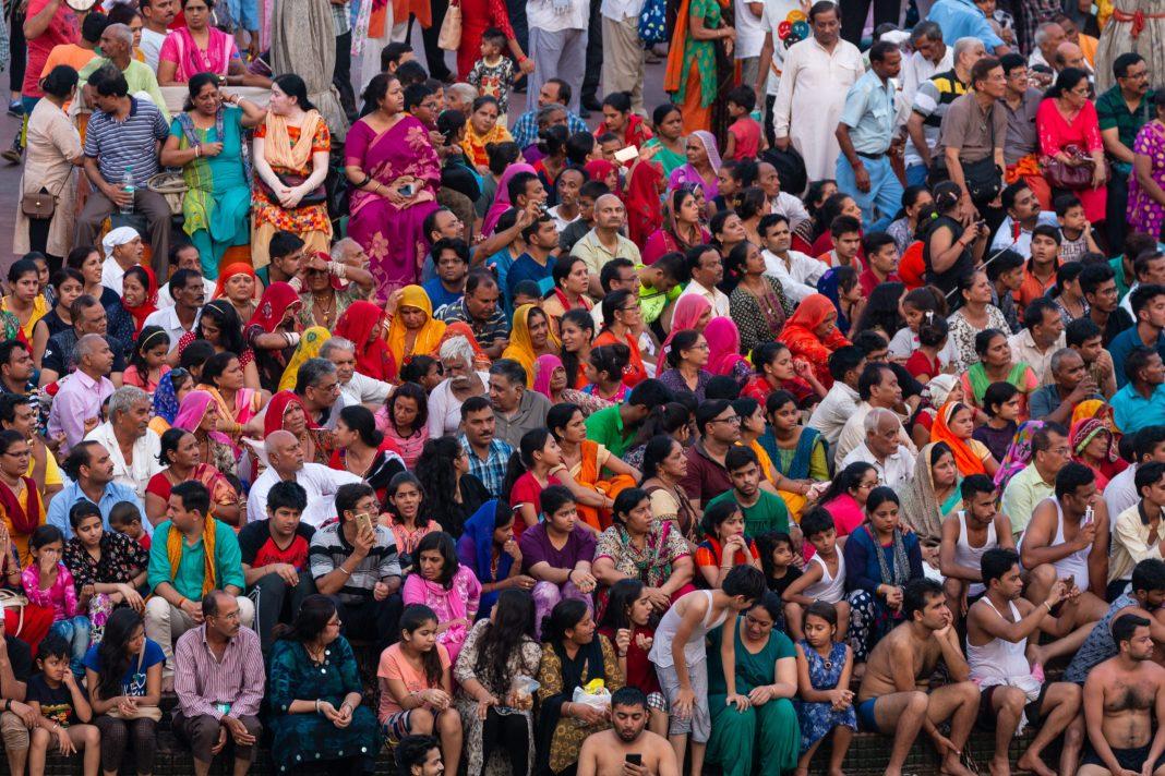 Туда сбрасывают трупы людей и животных: россиянин рассказал о ядовитой реке в Индии, из которой местные пьют воду