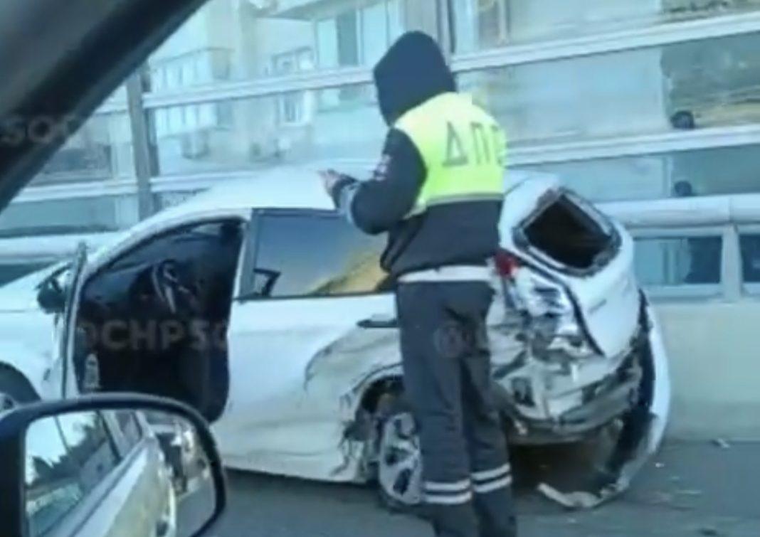 Будьте осторожны: в Сочи очередная массовая авария (Видео)