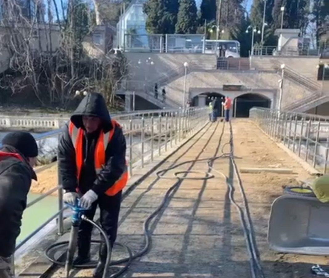 В Сочи приступили к ремонту Малого Ривьерского моста (ВИДЕО)