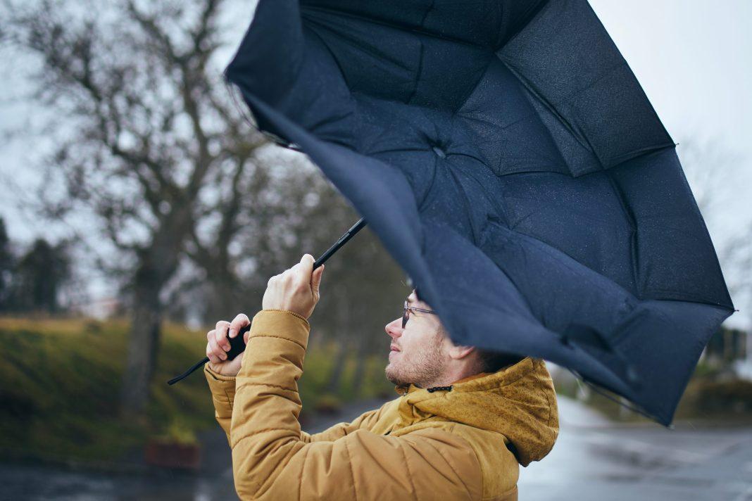 В Сочи пришёл мощный шторм: спасатели просят быть осторожнее