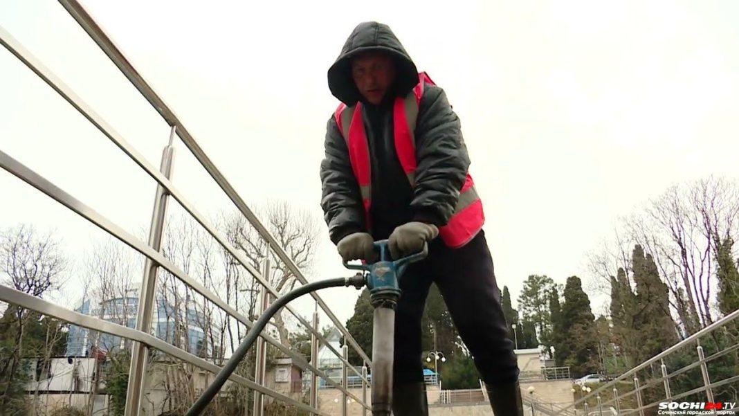 Ремонт малого Ривьерского моста в Сочи наконец начался