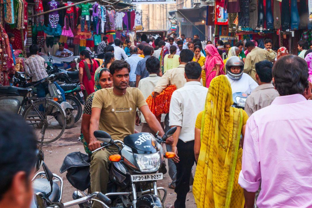 Они делают ЭТО себе под ноги: россиянка рассказала об антисанитарии в одной популярной стране