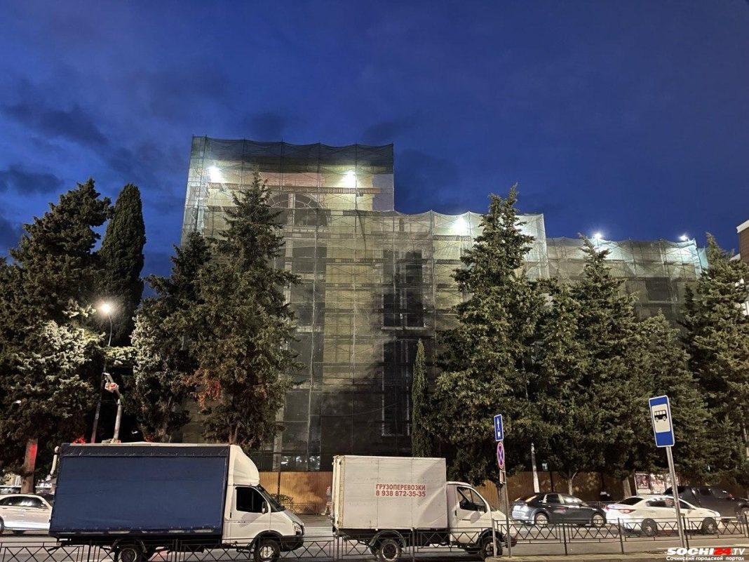 В самом центре Сочи разрешили строить новый ТЦ