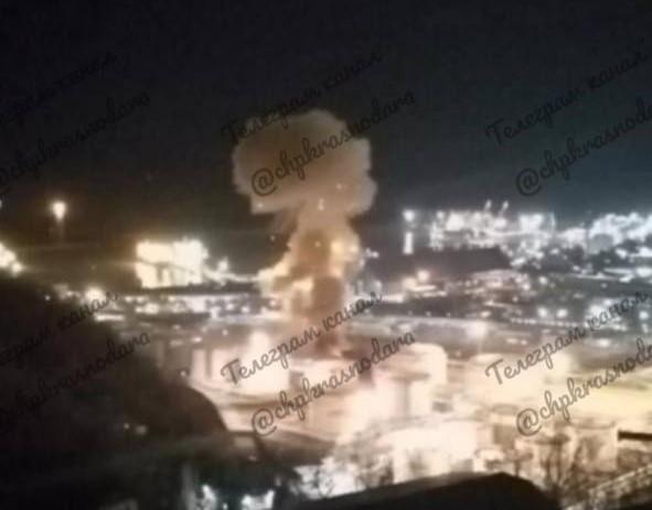 Слышали звуки, похожие на взрывы: ночью на нефтебазе в Туапсе произошел пожар (ВИДЕО)