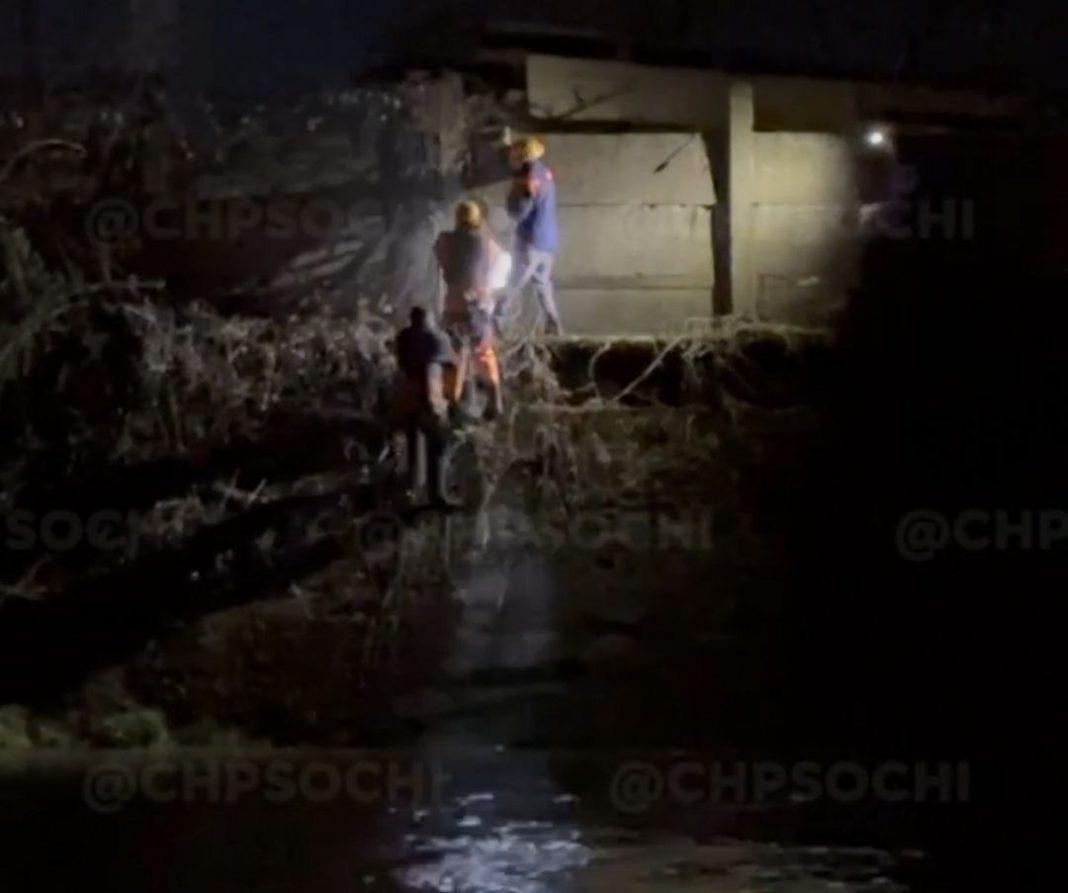 В реке Сочи едва не утонул мужчина (ВИДЕО)