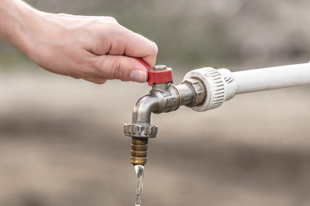 Невзирая на метель: в Сочи специалисты водоканала восстановили 6 магистральных водоводов (ВИДЕО)