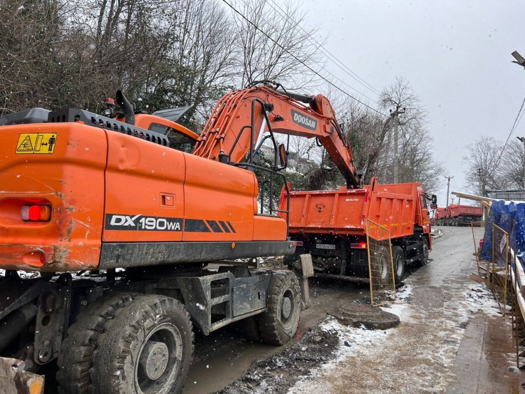 Не страшны ни снег, ни вьюга: в трех районах Сочи восстановили 6 водоводов