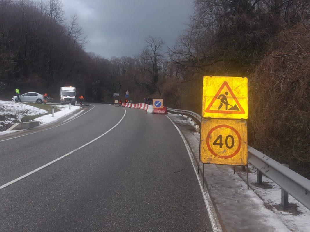 Часть главной трассы в Сочи уничтожил оползень: как сейчас выглядит разрушенный участок?