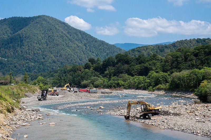Защита граждан от природной катастрофы: в Сочи расчистят 60 км русел рек