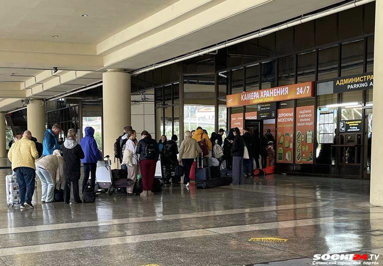 Аэропорт Сочи переполнен из-за задержек рейсов