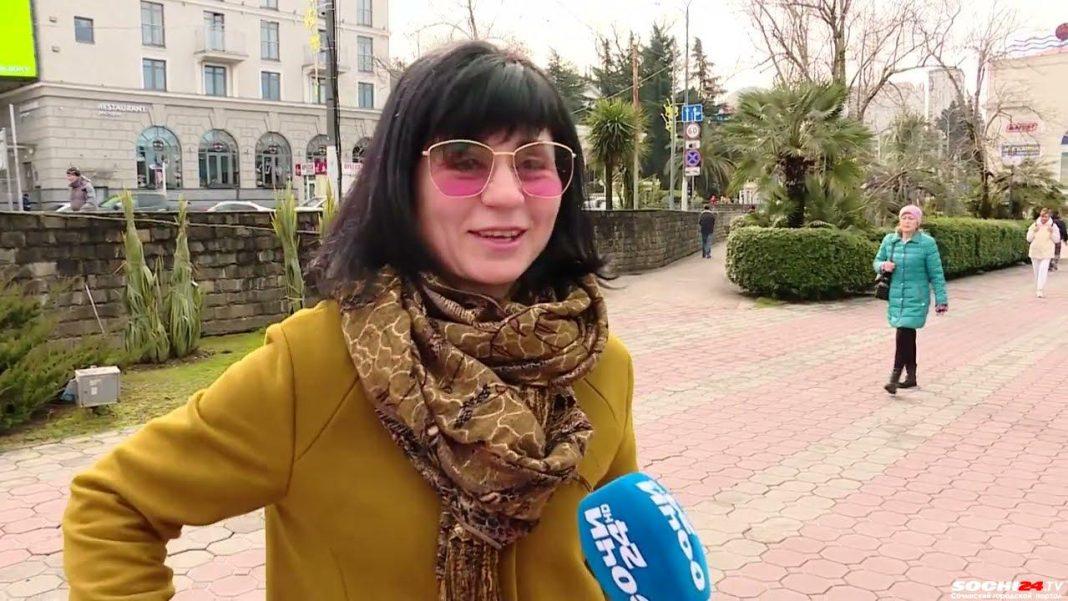 Спросили у женщин в Сочи, что они хотят получить на 8 марта. А у мужчин узнали, что они собираются подарить