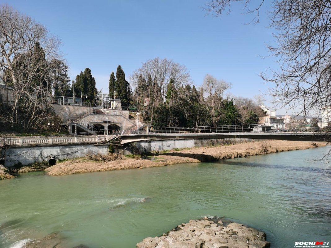 Будет готов к лету: в Сочи завершили первый этап реконструкции Малого Ривьерского моста (ВИДЕО)