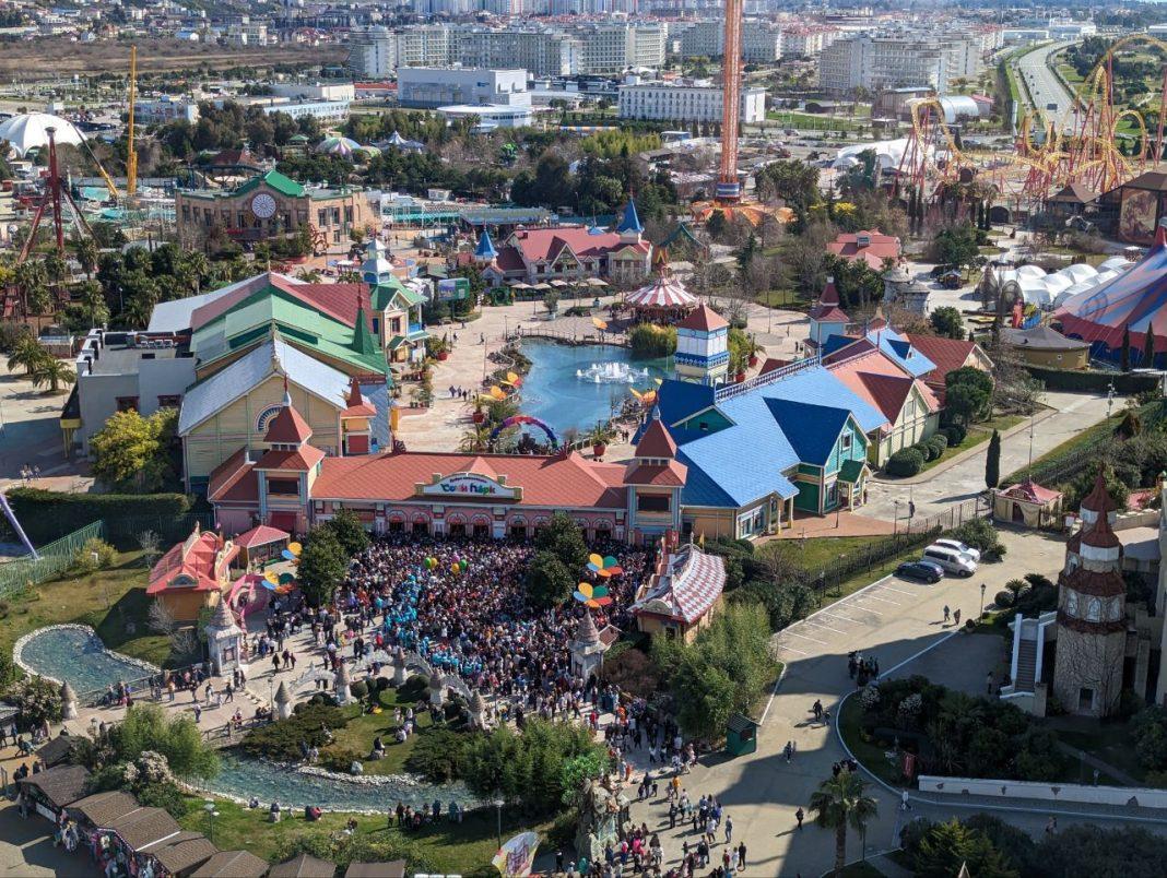 Как Сочи Парк справляется с большим потоком гостей 8 марта (ВИДЕО)