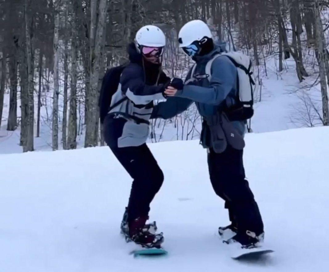 Пара влюбленных райдеров исполнила вальс на склоне горы в Сочи (ВИДЕО)