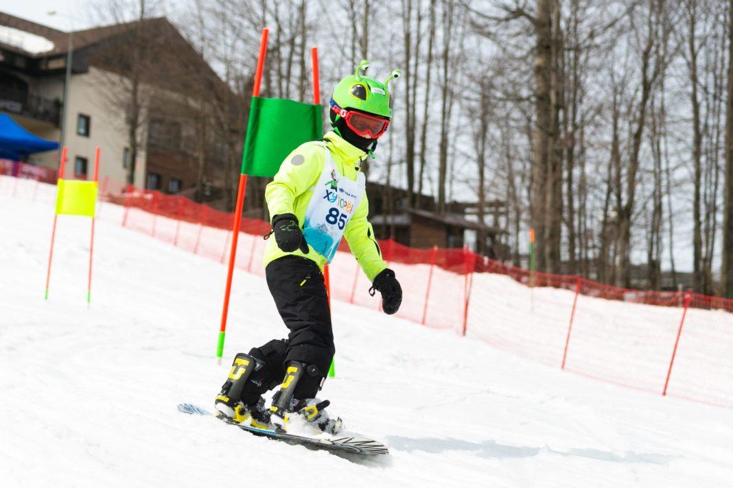Их осталось 11: на горнолыжном курорте Сочи проходят детские старты