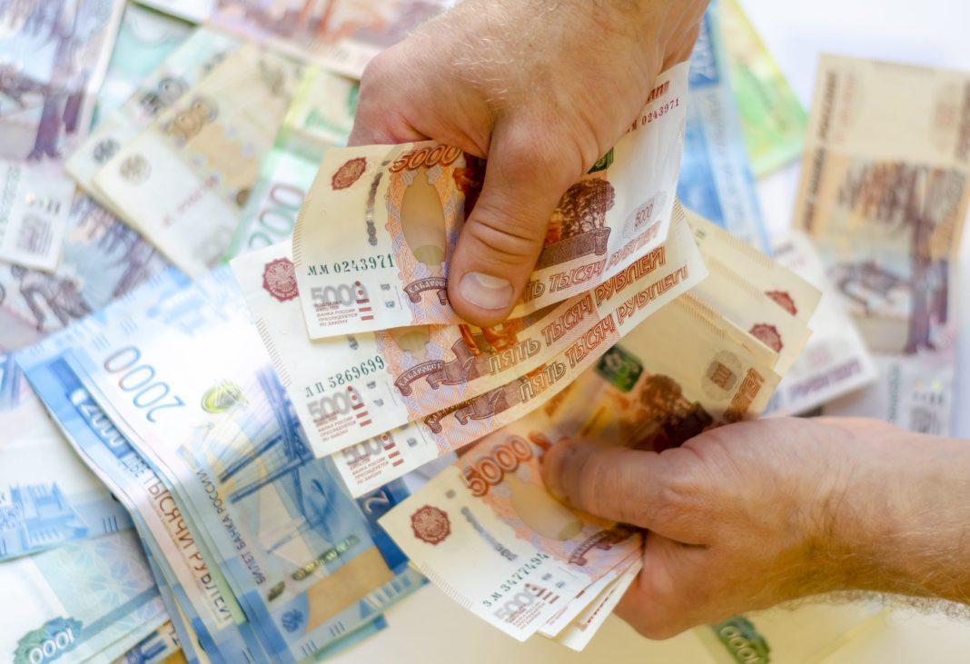 Россияне стали больше вкладывать: портфель рублевых депозитов физлиц достиг 3 трлн рублей