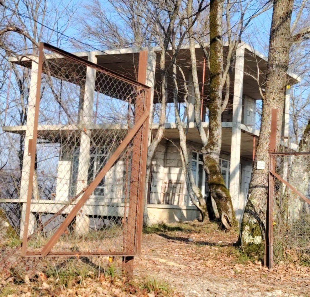 Уже обратились в суд: с очередным недостроенным самостроем разберутся в Сочи