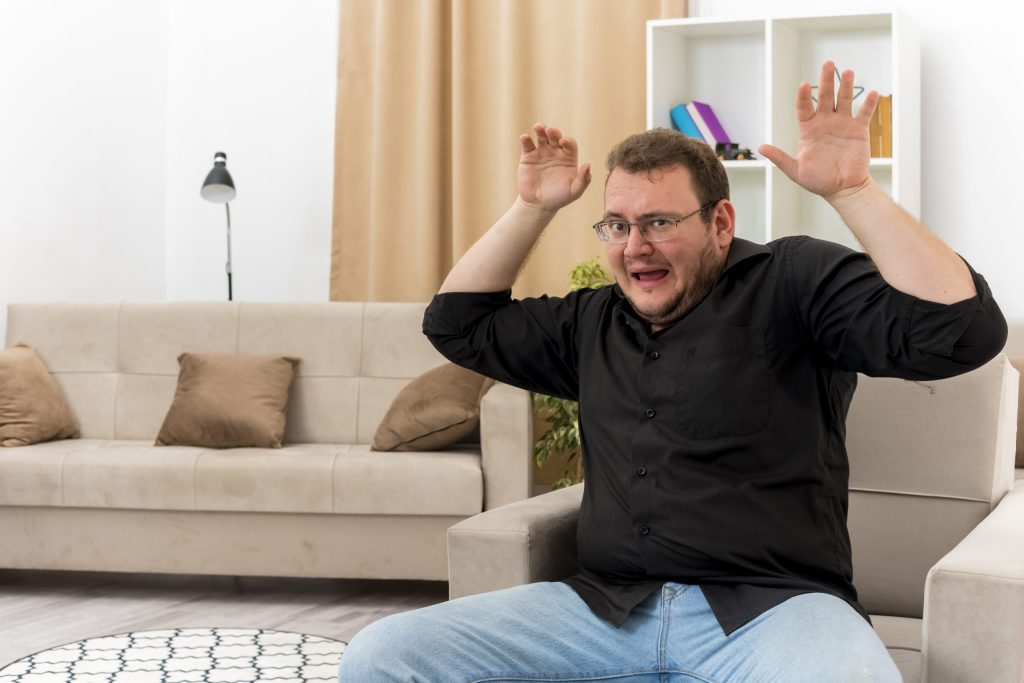 Тонны косметики и литры духов: мужчины признались, что их пугает в ...