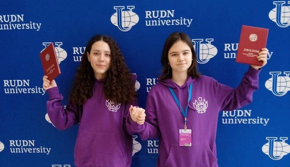 Школьница из Сочи стала призером всероссийской олимпиады по французскому языку