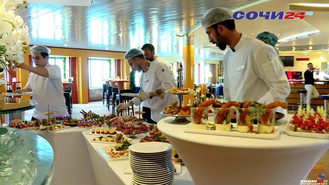 Ни в коем случае это не ешьте: туристам рассказали, от чего стоит отказаться на круизном лайнере