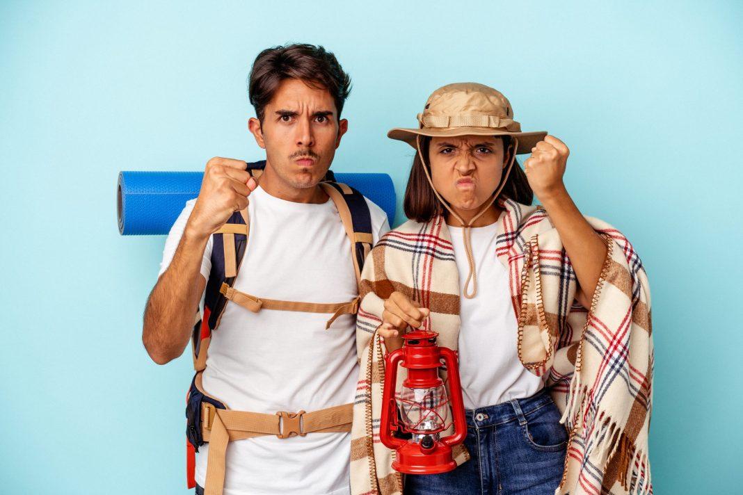 Массовые репрессии против неугодных туристов: отдыхающих депортируют с популярного курорта — и россиян тоже