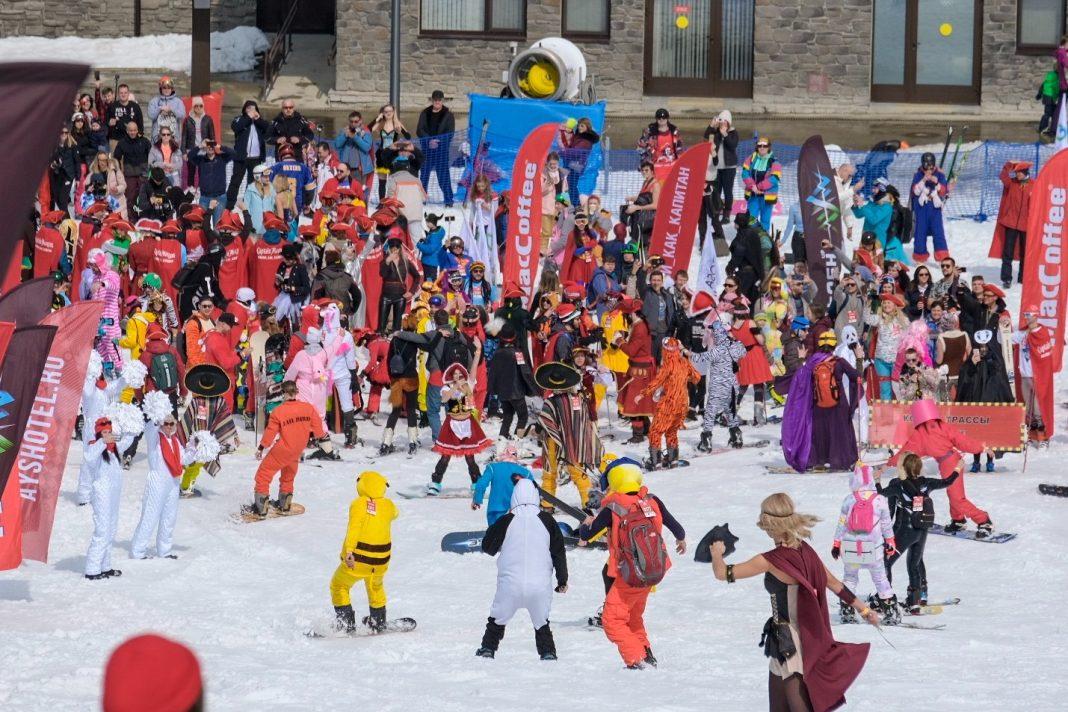 Пара пенсионеров приехала в Сочи, чтобы отметить 50-летие свадьбы на горном склоне