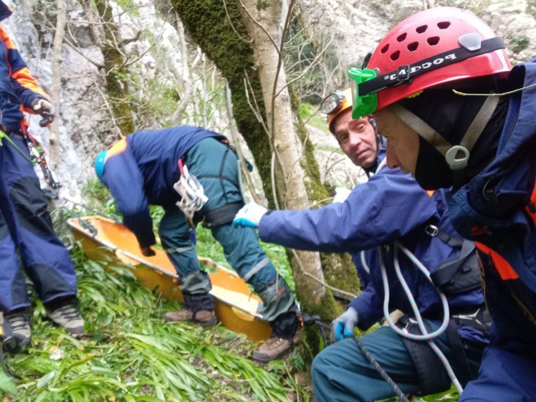 Погиб на высоте 300 м над уровнем моря: спасатели нашли пропавшего в горах Сочи альпиниста мертвым (ВИДЕО)