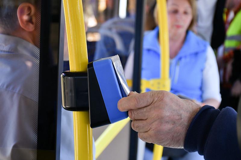 Новый немаленький штраф: в Сочи контролеры и полицейские будут наказывать безбилетников в автобусах